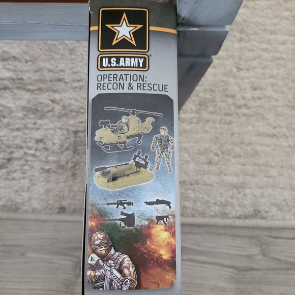 U.S. Army 8 Piece Playset. OPERATION RECON & RESCUE. - Picture 3 of 4